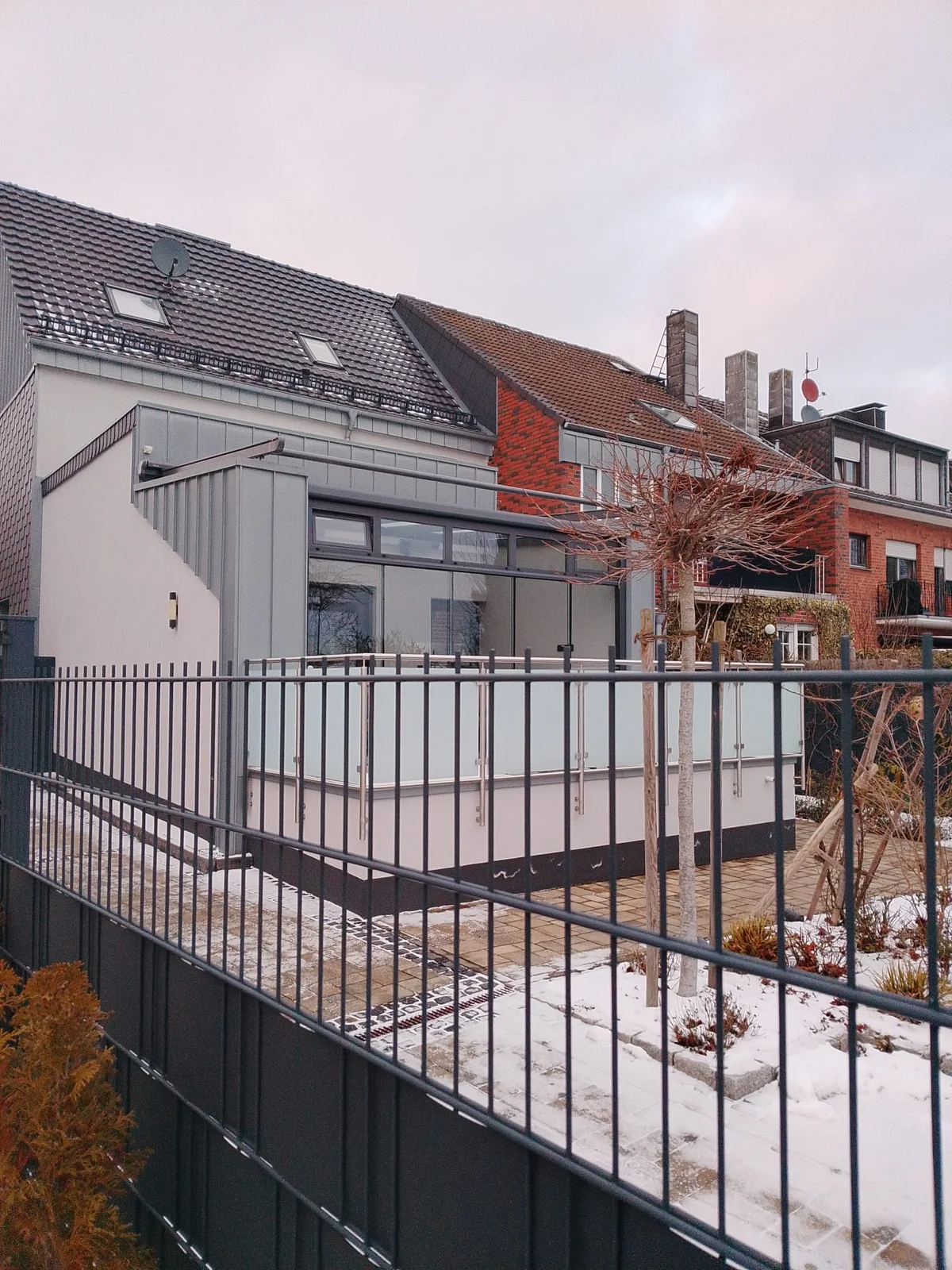Moderner Glas-Anbau